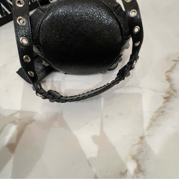 BALENCIAGA Le Cagole crinkled-leather bucket bag Small - Picture 6 of 14